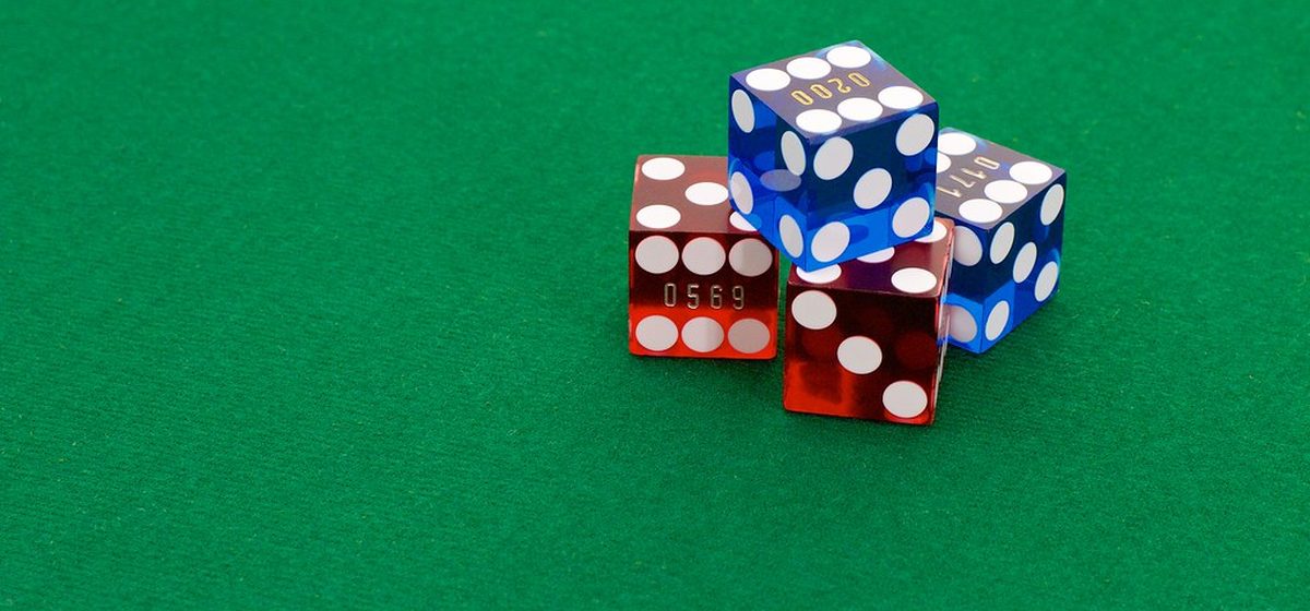 Tärningar på ett craps-bord